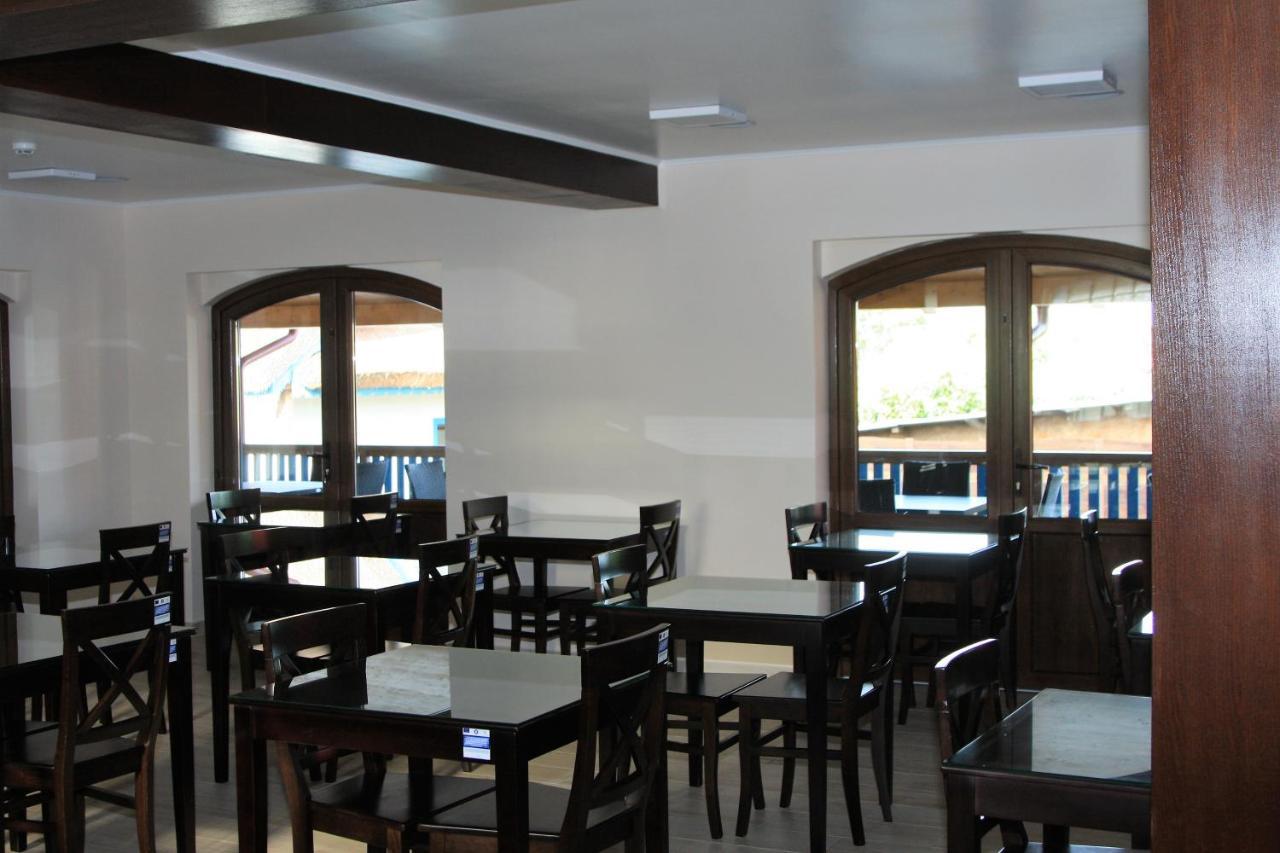 Aparthotel De Inchiriat
